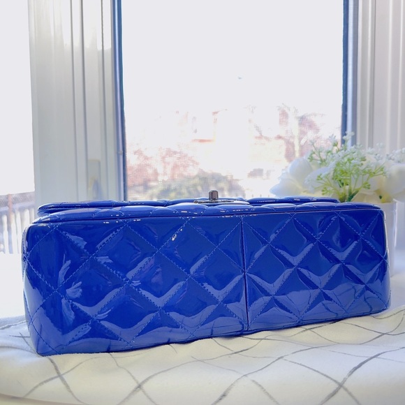 Chanel Jumbo Classic Double Flap Bag in Blue Patent Leather - Picture 7 of 11